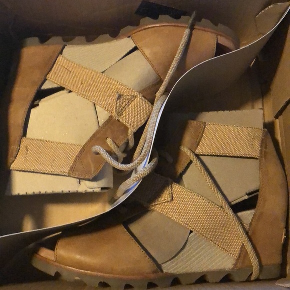 Sorel Joanie lace up wedge size 10-like new - Picture 2 of 9